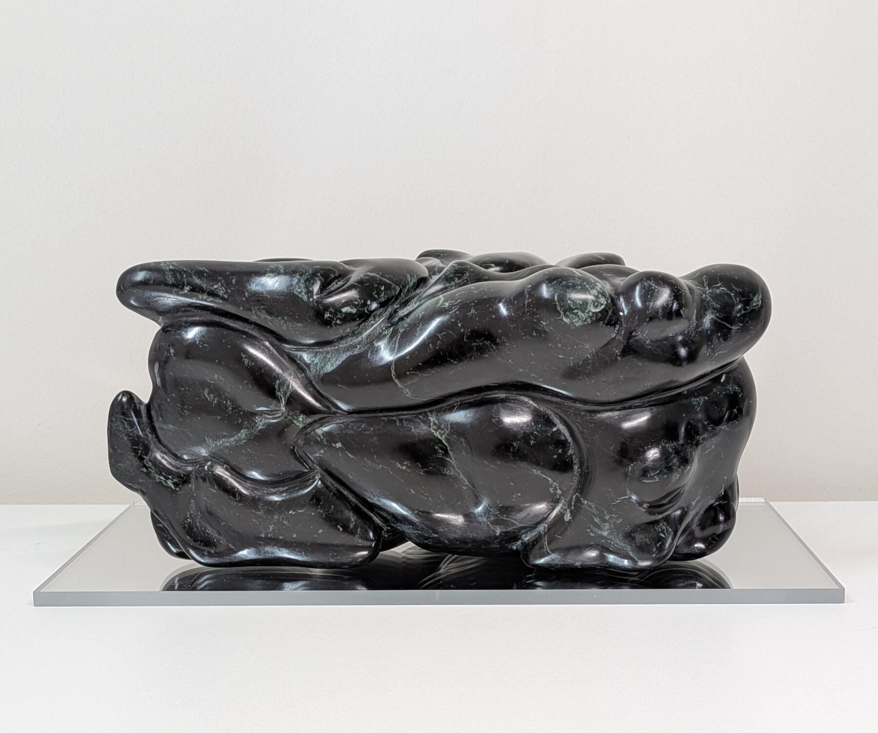 Dark Mirror Flow (Donkere Spieguol-loop) Duister en vloeiend. Ierse hardsteen (Spiegel) | Status: Beschikbaar