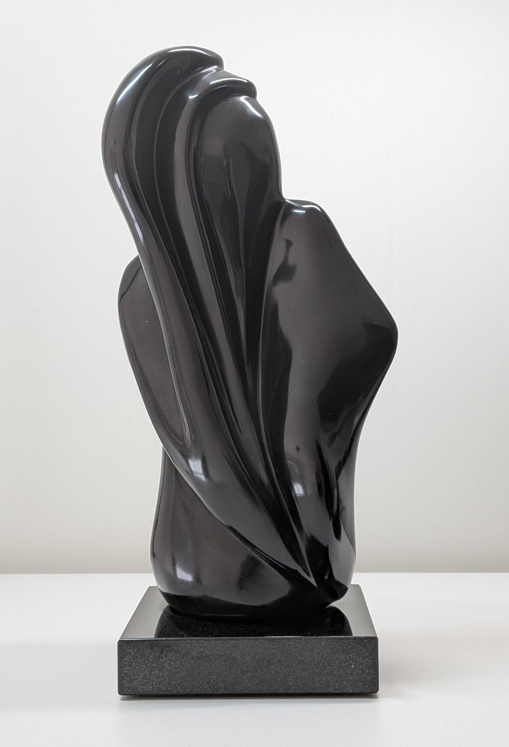 Obsidiaan Vlam (Vlamme van d'erf) Rauw en oerkrachtig van D'erf (de aarde/grond). Marmer Noir de Mazy | Status: In privécollectie